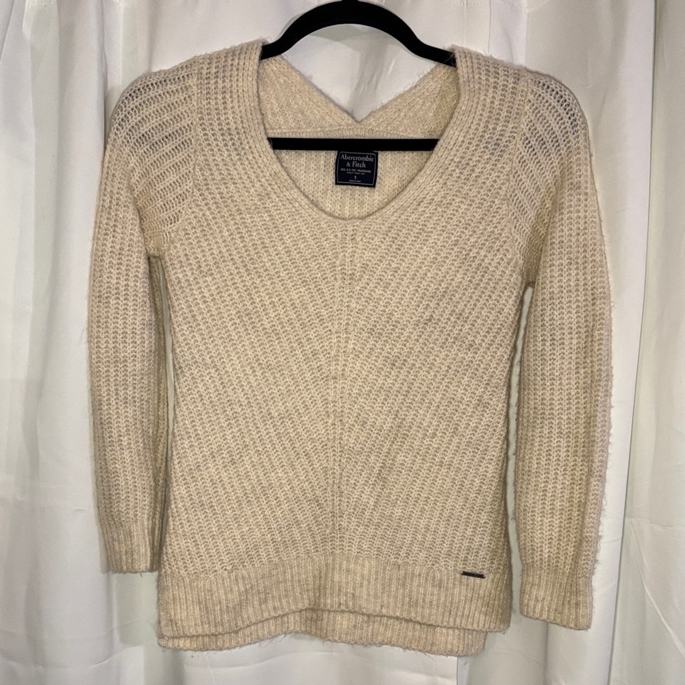 Abercrombie & Fitch Women's Cream Beige V-Neck Sweater size Small